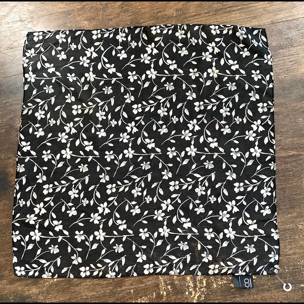NY & CO White/Black Floral Scarf